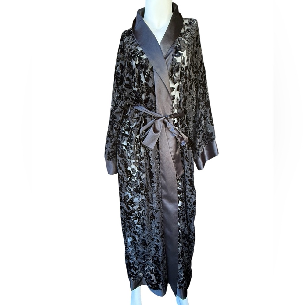Vintage 90s VALENTINO for Neiman Marcus. Black “burnout” velvet/silk robe Petite